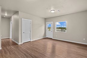 Spokane apartment for rent - Dakota Flats Apartments in Spokane, Washington Living Room and Entrance