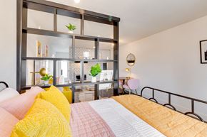 Moscow apartment for rent - The Empire Apartments Model Bedroom Area