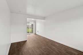 Springfield apartment for rent - Evergreen Townhouses in Springfield, Oregon Living Room