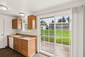 Springfield apartment for rent - Evergreen Townhouses in Springfield, Oregon Kitchen