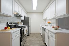 Lynnwood apartment for rent - Novela Apartments Full Kitchen view