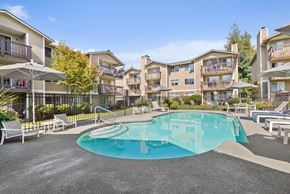Everett apartment for rent - A large swimming pool in the middle of a courtyard surrounded by apartment buildings.