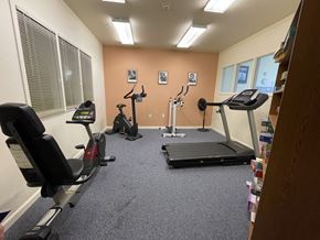 Arvada apartment for rent - a gym with treadmills and other exercise equipment in a small room