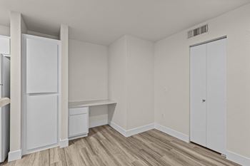 Built-in desk/workstation*