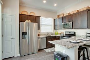 Plano apartment for rent - Horizon at Premier Apartments Model Kitchen with Stainless Steel Appliances and Breakfast Nook.