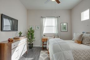 Plano apartment for rent - Horizon at Premier Apartments Model Bedroom with medium sized window.