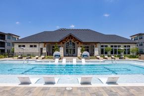 Magnolia apartment for rent - a house with a swimming pool in front of it