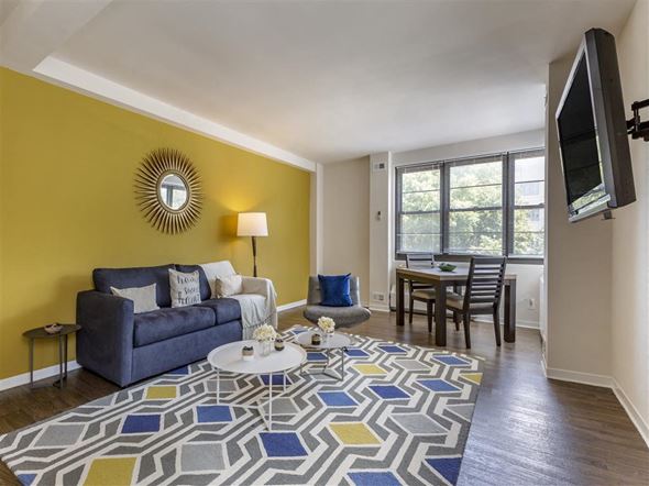 Baltimore apartment for rent - The Broadview Apartments in Baltimore, Maryland Model Living Room