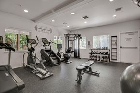 Lebanon apartment for rent - lebanon_or_cascaderidge_gym