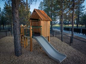 Sisters apartment for rent - A playground with a wooden structure and a grey slide.