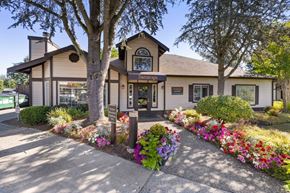 Everett apartment for rent - Courtyard Garden at Saratoga, Everett, WA