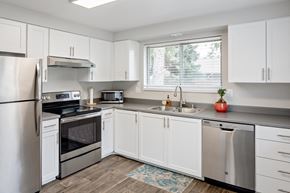 Vancouver apartment for rent - Somerset Terrace Model Kitchen