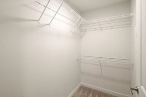 Olympia apartment for rent - The Goat Walk-In Closet
