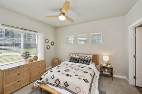 Eagle apartment for rent - The Lakes at Eagle Model Bedroom