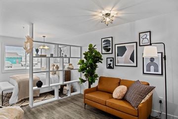 Richland apartment for rent - a living room with a couch and a window