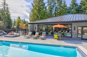 Bellevue apartment for rent - Park Bellevue Pool with Lounge Chairs