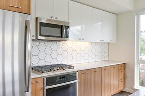 Portland apartment for rent - Multnomah Station Apartments refrigerator, range, microwave