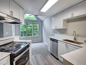 Lynnwood apartment for rent - Orchard Ridge Kitchen with Dishwasher