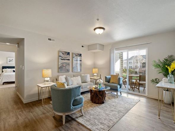 Pasco apartment for rent - Modern Living Room at The Crossings at Chapel Hill, Pasco