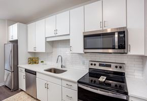 Kansas City apartment for rent - Alton Heights in Kansas City, Missouri Model Kitchen