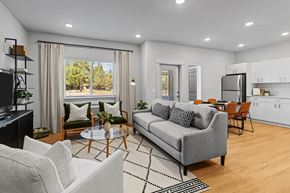 Sisters apartment for rent - sisters_or_thegroveatsunsetmeadows_livingroom