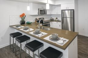 Beaverton apartment for rent - ArcCentral_Beaverton_OR_Interior_KitchenBar