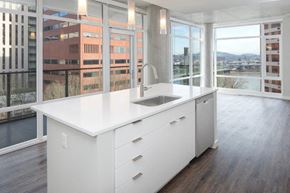 Portland apartment for rent - PortlandAstoria_Portland_Oregon_Kitchen