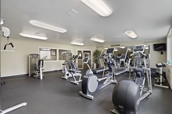 Keeler's corner apartments fitness center and equipment