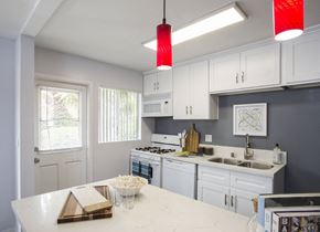 San Pedro apartment for rent - Marine View Apartments Model Kitchen