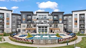 Lees Summit apartment for rent - The Donovan Apartments in Lee's Summit, Missouri Exterior and Pool
