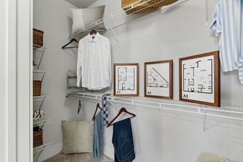 Dressing closets