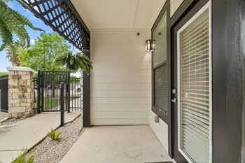 Private patio/balcony
