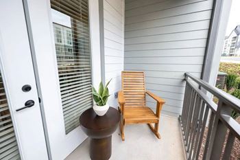 Personal patio/balcony