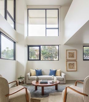 San Diego apartment for rent - Townhome apartment with lofted ceilings and tons of natural light.