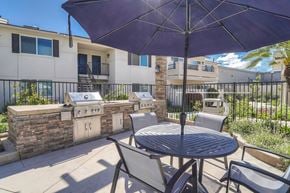 Fresno apartment for rent - The bbq area at University Plaza.