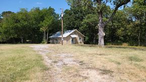 Aubrey apartment for rent - Front Yard