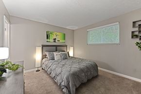 Cincinnati apartment for rent - Large master bedroom at Heritage Hill Estates Apartments, Cincinnati, Ohio 45227