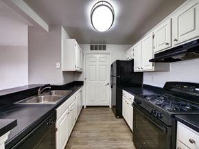 Middletown apartment for rent - Kitchen at Boulder Pointe Apartments in Middletown, NY 10940