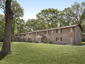 Coram apartment for rent - Green Outdoor at Oakview Apartments, New York