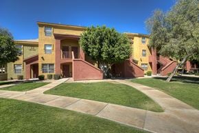 Tolleson apartment for rent - Grassy Courtyard at San Lucas Apartments, Arizona