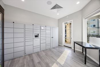 Luxer parcel locker center