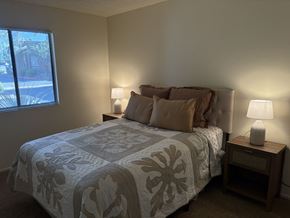 Cave Creek apartment for rent - A bedroom with a bed, nightstand, and two lamps.