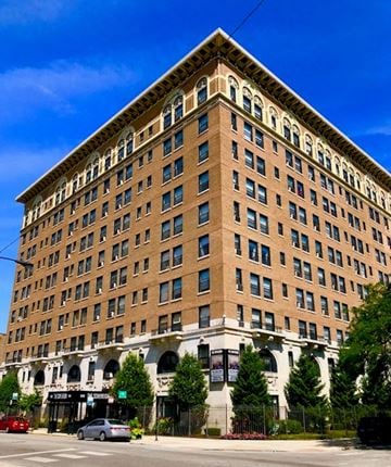 Chicago apartment for rent - a large brick building on the side of a street