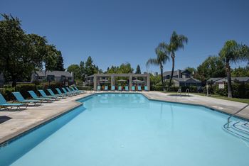 2 Swimming pools
