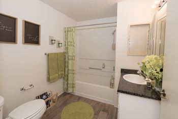 Monaco 2x1 852 sq. Ft.
