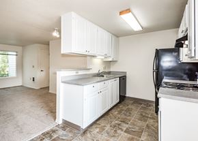 Beaverton apartment for rent - Elmonica Court vacant 2x1 kitchen bar, Beaverton, OR , 97006