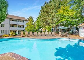 Beaverton apartment for rent - Elmonica Court seasonal swimming pool, Beaverton, OR , 97006