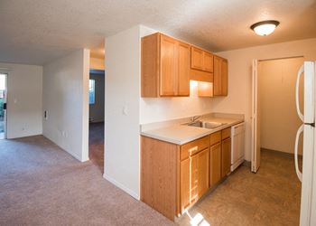 Kitchen & dining room