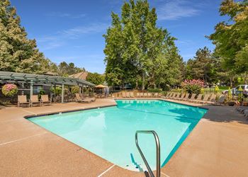 2 Swimming pools