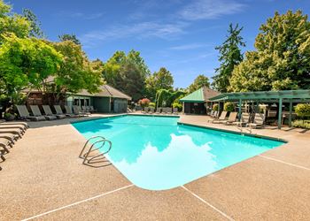 2 Swimming pools